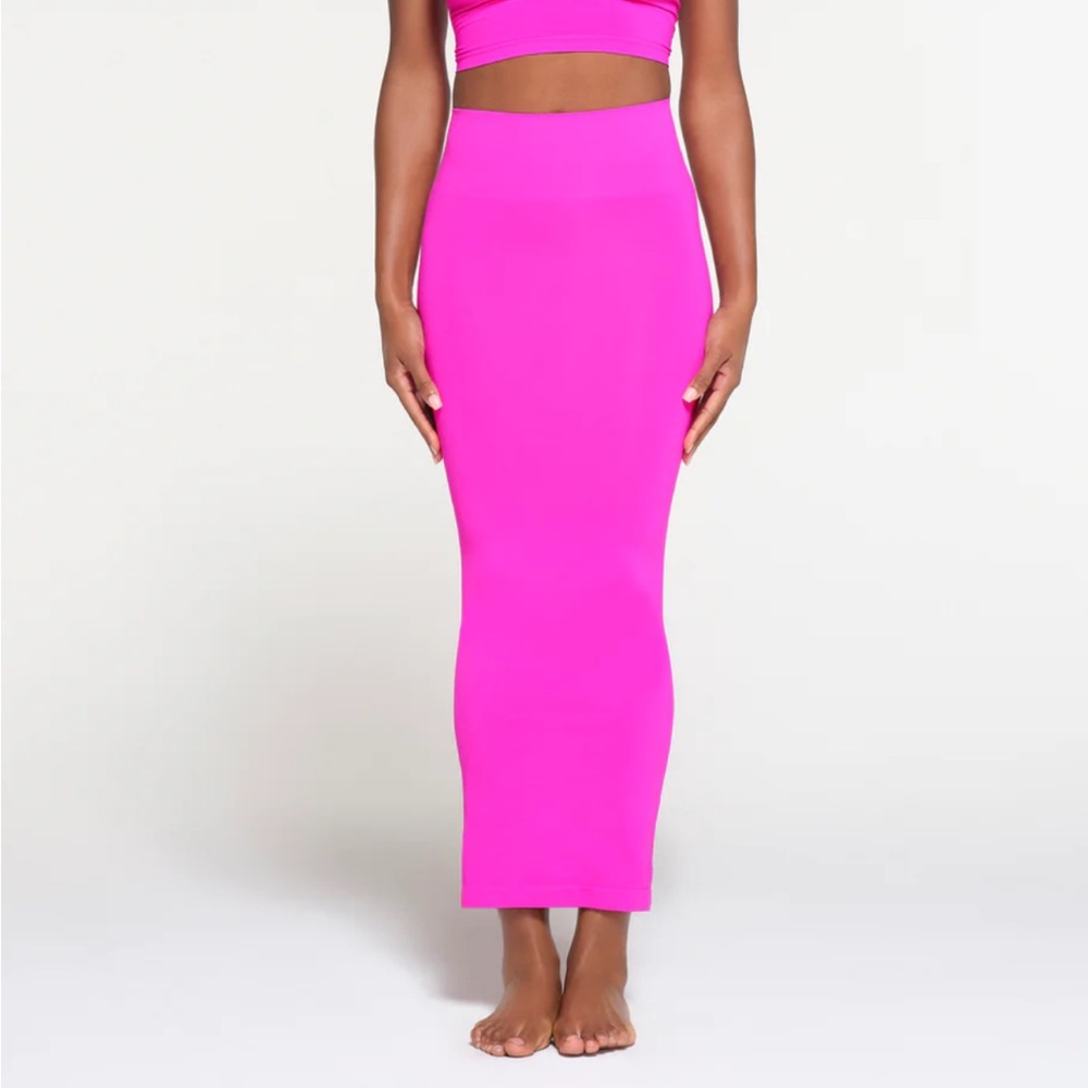 Skims Skirt